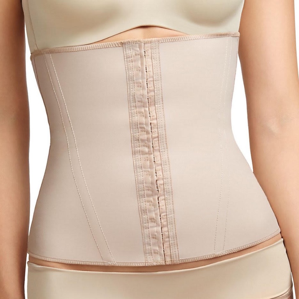 Squeem perfect waist shape wear. Size medium. New in box. M waist 28-21.